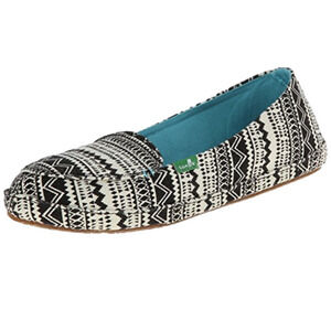 Sanuk Geometric slip on 9